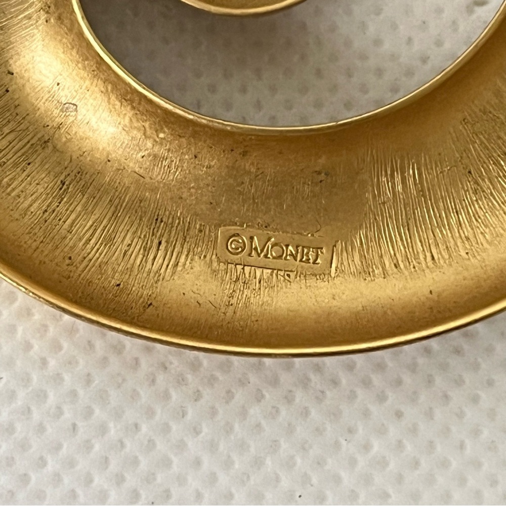 Monet Vintage Gold Tone Large Brooch - Picture 6 of 6